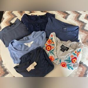 Medium Womens Moody Blue shirt Lot